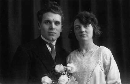 Huwelijksfoto van Frans Bonduel en Madeleine Mannaert 