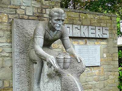 Zijn monument op de helling van Les Forges in de Belgische Ardennen.