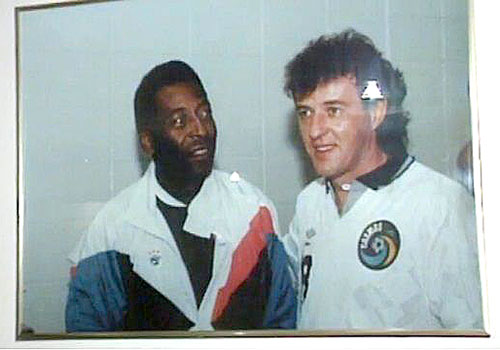 Deze foto met Pelé, hing in Swat's Snooker Palace.
