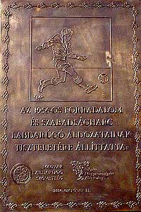 Gedenkplaat aan de Zetel van de Hongaarse Voetbalbond.