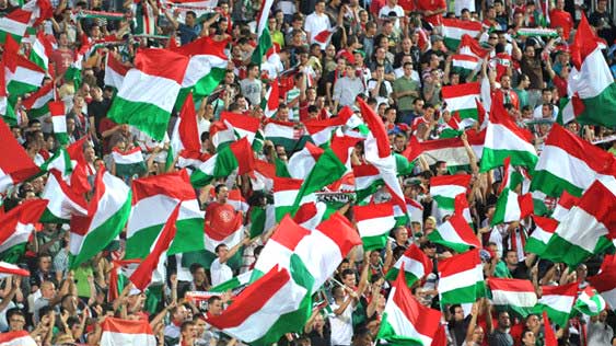 De Hongaarse supporters staan nog steeds pal achter hun nationale elf. 