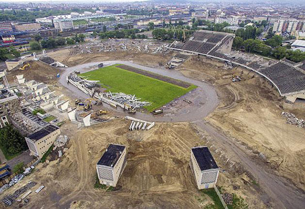 Puskás Stadion 42 mei 2016 afbraak.