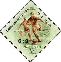 De Hongaarse postzegel, met opdruk, uitgegeven ter ere van de overwinning.