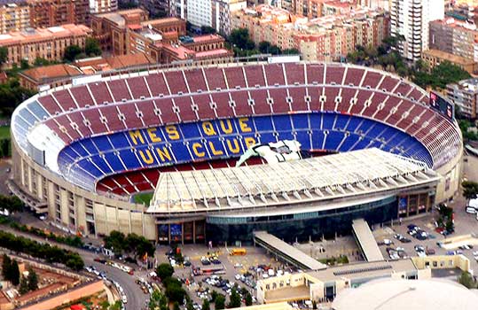 Het Olympisch Stadion van Barcelona (het 'Estadio del Club de Fútbol Barcelona', thans Nou Camp).