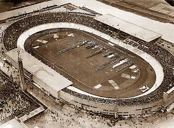 Het Olympisch Stadion in Amsterdam 1928 tijdens de openingsceremonie.