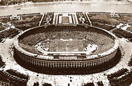 Het Olympisch Stadion (toen het Lenin Stadion, thans het Olympisch Stadion Loezjniki) in Moskou.