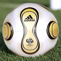 De officiële bal in Duitsland, de Adidas + Teamgeist. 