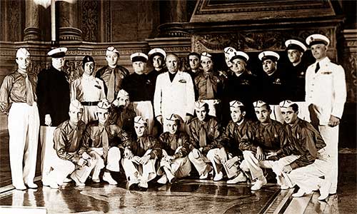 ...en nadien op een onvangst bij Mussolini (in het midden in het wit) in het Palazzo Venezia in Rome.