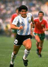 Diego Maradona in actie.