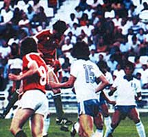 Het eerste Hongaarse doelpunt tegen El Salvador.