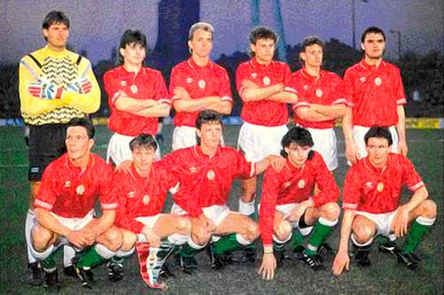 Het Hongaars nationaal team klaar om een kwalificatiewedstrijd tegen Spanje te spelen voor het WK 1990.