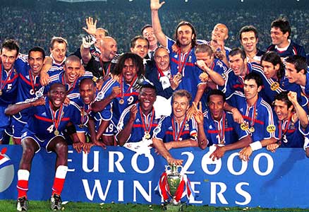 Frankrijk aan het feest na afloop van de finale van het EK 2000.