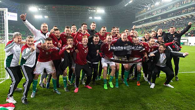 De vreugde spat er af bij het Hongaarse team dat zich kon kwalificeren voor het EK 2016.