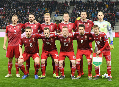 Het Hongaarse team voor de wedstrijd tegen Slowakije.