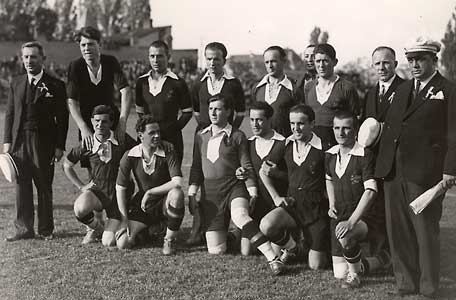 Het nationaal elftal van Roemenië met Baratky Iiliu.