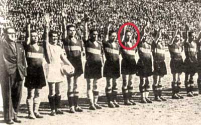 Baratky Iiliu met het Roemeens elftal op 14 april 1940.