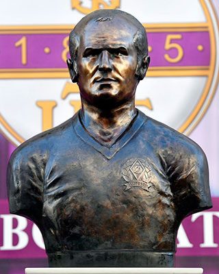 Inhuldiging van een borstbeeld van Bene in het Szuzsa Ferenc Stadion.