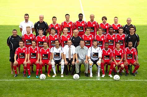 Het team 2011-2012 van FC Bulle met Bolonyi Béla.