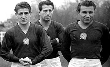 Czibor Zoltán (links) samen met teamgenoten in het Hongaars nationaal elftal: Bozsik József en Budai László.