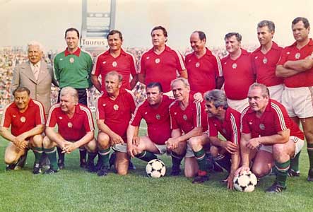 Bijeenkomst van wat oude glorieën in het Nép Stadion.