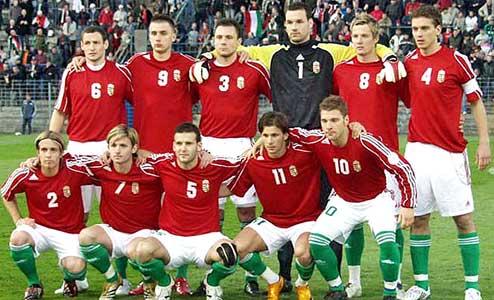 Het Hongaars elftal bij de wedstrijd Hongarije - Slovenië 26-3-2008 (0-1).