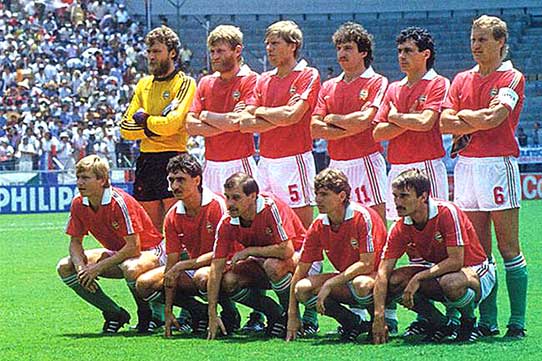 Het Hongaarse elftal in Mexico, met Dajka tweede van rechts staand.