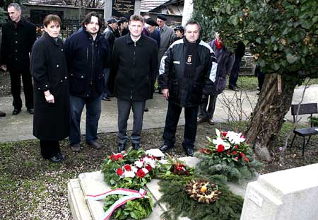 12 december 2007: herdenking aan zijn graf.