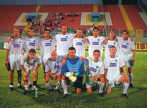 Ferencváros TC op 14-8-2003 met Dragóner Attila.