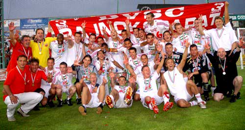 Het team van Debrecen VSC-TEVA dat kampioen van Hongarije werd in 2007
