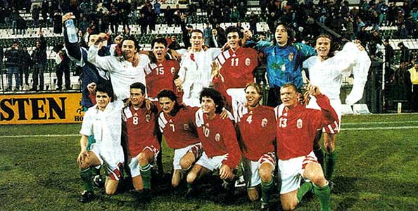 Egressy (met het nummer 11) met het Hongaars team voor de Olympische Spelen 1996 in Atlanta.