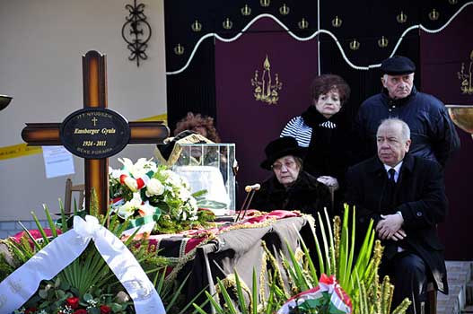 De begrafenis van Emsberger.