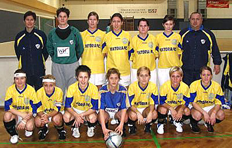 Het team van Viktória FC met Fenyvesi Judit in 2007.