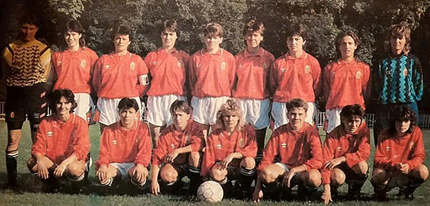 Fõfai Tímea (gehurkt uiterst rechts) met het Hongaarse team.