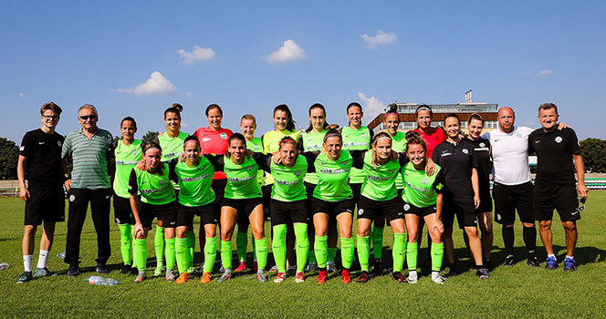 Fogl Katalin met het team van Ferencvárosi TC in juli 2018.