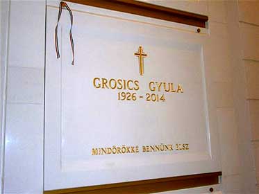 Het graf van Grosics Gyula in de crypte van de Szent István Bazilica. 