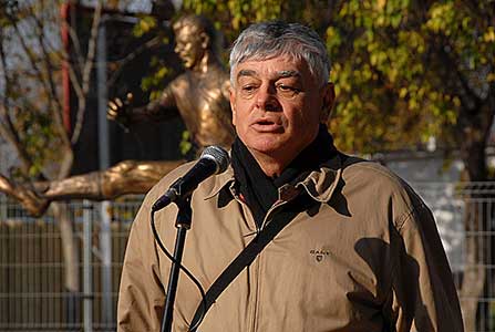 Gujdár op 15 november 2013 bij de inhuldiging van een standbeeld ter ere van Puskás Ferenc in Szentes. 
