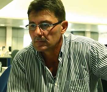 Hajszán Gyula tijdens een interview in mei 2014.