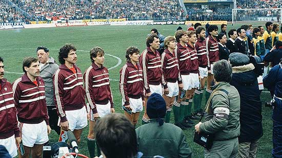 Het Hongaars nationaal elftal 1984, met Hajszán Gyula.