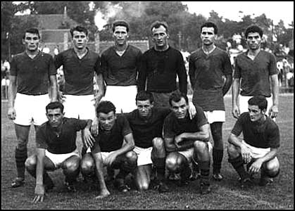 Ilku met zijn ploeg Dorog in 1963.