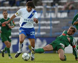 Béla in actie tijdens een wedstrijd van MTK tegen Ferencváros 
