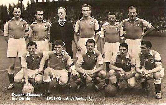 Jef Mermans met het team van RSC Anderlecht 1951-1952. 
