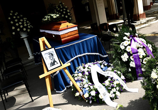 De begrafenisdienst ter ere van Júhasz Péter op 15 april 2024.