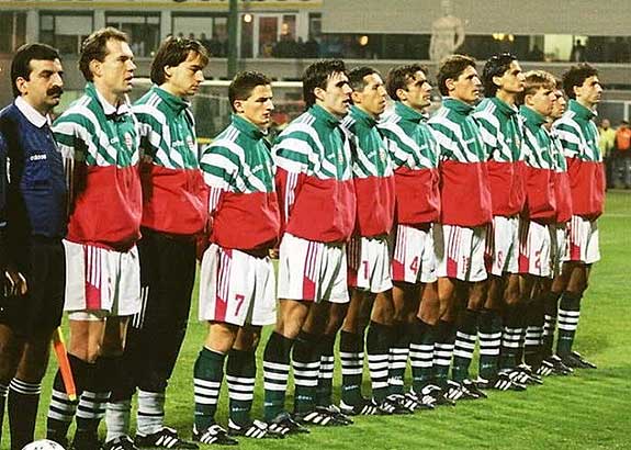 Het Hongaarse elftal voor de wedstrijd tegen Joegoslavië op 29 oktober 1997.