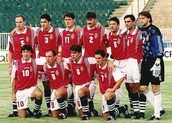 Het Hongaarse elftal voor de wedstrijd tegen Zwitserland op 20 augustus 1997.