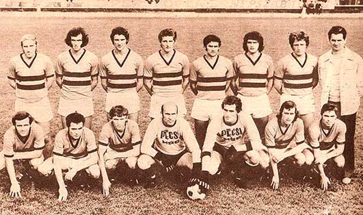 Kocsis met het team 1974 van Pécsi Dózsa SC.