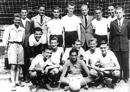 Kocsis Sándor (staande 4de van links) bij Ferencvárosi TC in 1942