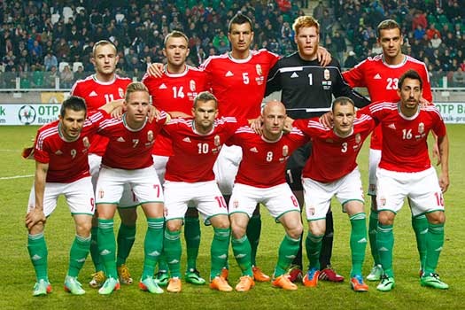 Koman (nummer 10) met het Hongaars nationaal elftal.