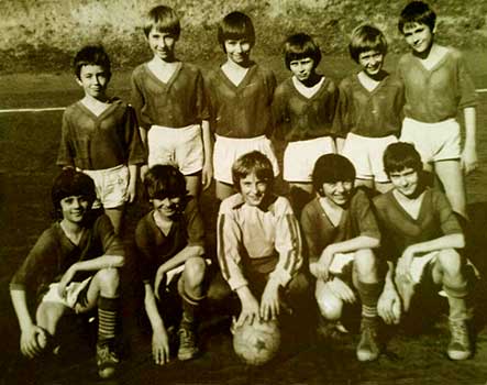 Een jonge Korcsmár met een jeugdteam.