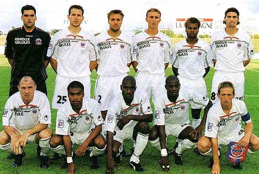 Kovács Zoltán (gehurkt uiterst links) met het team van La Berrichonne Châteaurou 2001-2002.