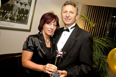 Kozma István en echtgenote bij de opname in de DAFC's Hall of Fame